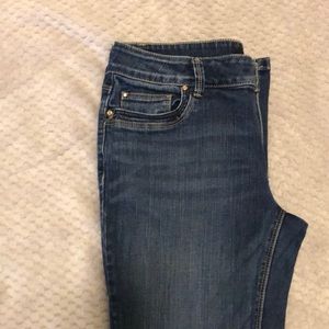 WHITE HOUSE/BLACK MARKET Jeans, size 4Short.